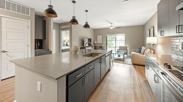 Refrigerador y comedor 