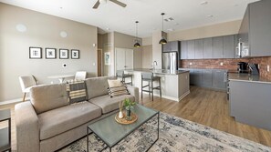 Smart TV - Landing | Beautiful 1BD, Yoga Studio (Phoenix)