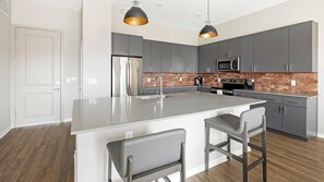 Fridge, microwave, oven, stovetop - Landing | Beautiful 1BD, Yoga Studio (Phoenix)