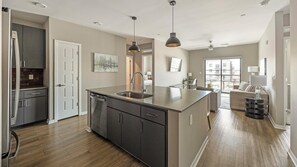 Interior - Landing | Beautiful 2BD, Gym, Rooftop Lounge (Phoenix)