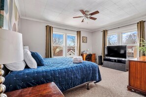 6 chambres, bureau, fer et planche à repasser, lit parapluie