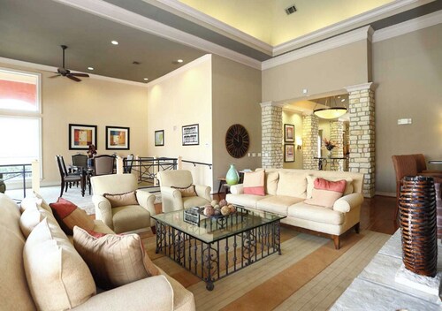 Landing | Stylish 1BD, Pool, Rooftop Lounge