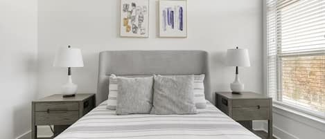 2 bedrooms, desk, iron/ironing board, Internet