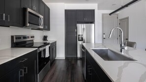 Fridge, dining tables - Landing | Stylish 1BD, Gym, Clubhouse (Houston)