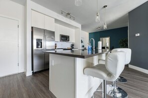 Fridge, microwave, oven, stovetop - Landing | Incredible 2BD, Gym, Clubhouse (Tampa)