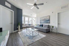 Smart TV - Landing | Incredible 2BD, Gym, Clubhouse (Tampa)