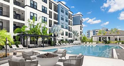 Landing | Stunning 2BD, Clubhouse, Gym