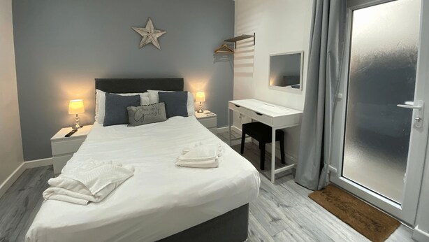Studio, 1 Double Bed | Desk, laptop workspace, iron/ironing board, WiFi (free) - Enjoy Blackpool (Blackpool)