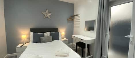 Studio, 1 Double Bed | Desk, laptop workspace, iron/ironing board, free WiFi