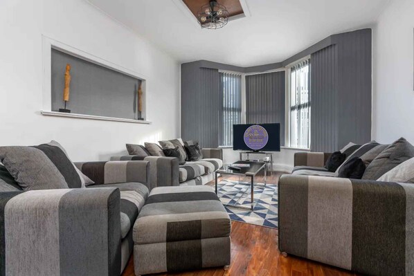 Superior House, Multiple Bedrooms - Enjoy Blackpool (Blackpool)