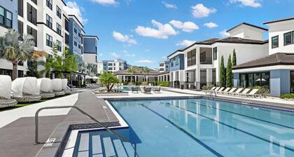 Landing | Stylish 1BD, Gym, Pool