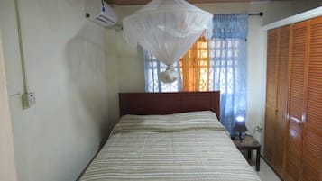 2 quartos, ferros/tábuas de passar roupa, Wi-Fi de cortesia