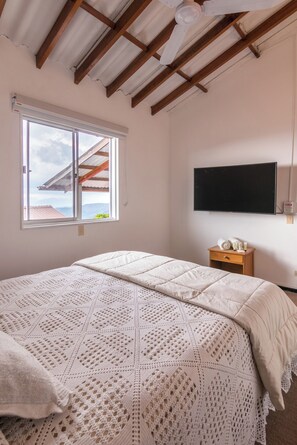 8 bedrooms, iron/ironing board, WiFi, bed sheets - Villa W/Pool, Jacuzzi Top Views (Manizales)