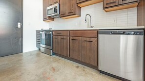 Fridge, dining tables - Landing | Beautiful Studio, Courtyard, Gym (St. Louis)