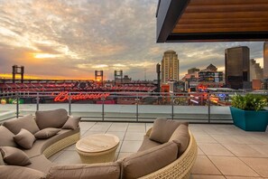 Terrace/patio - Landing | Beautiful 1BD, Courtyard, Rooftop Lounge (St. Louis)