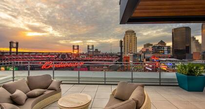 Landing | Incredible Studio, Pool, Gym