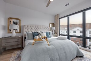 2 habitaciones, tabla de planchar con plancha, cuna de viaje y wifi 