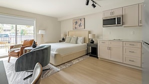 Desk, iron/ironing board, WiFi, bed sheets