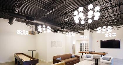 Landing | Incredible Studio, Pool, Gym