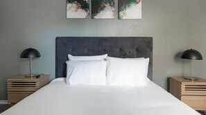 2 bedrooms, desk, iron/ironing board, WiFi