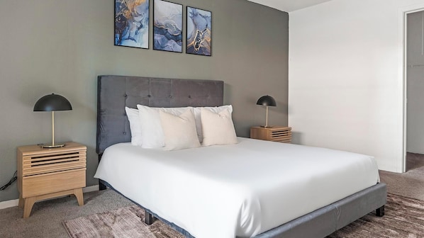 2 bedrooms, desk, iron/ironing board, WiFi