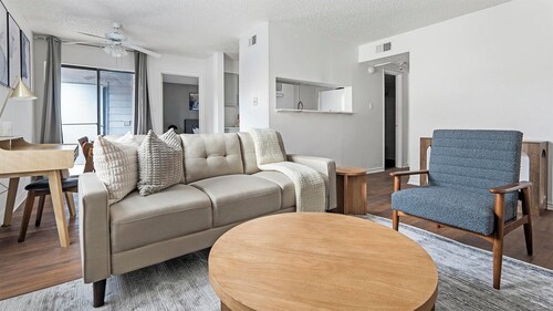 Landing | Incredible 2BD, Pool, Gym