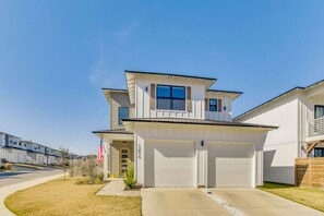 Exterior - 3BR Home 5 Min to Beach w/Pool, Pickleball & More! (Pensacola)