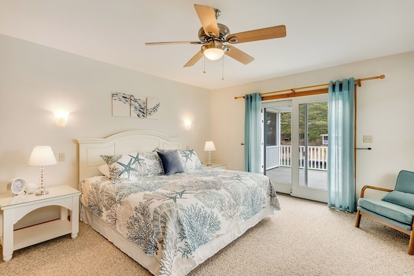 4 bedrooms, free WiFi, bed sheets - Canalfront home with Screened Porch by Seaside Vacations & Sales (Chincoteague Island)