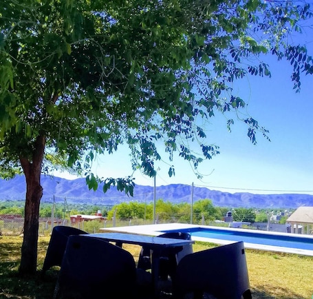 Outdoor dining. Cabaña de 2 habitaciones, 1 baño, 1 cocina/comedor con hermosa vistaBialet Massé