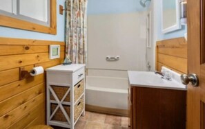 Hårtørrer, håndklæder, Sæbe, Toiletpapir