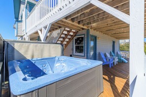 Terrace/patio - Lakefront home, just a short walk to the ocean or the sound in Corolla NC! (Corolla)