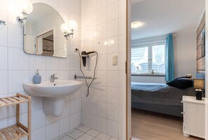 Shower, hair dryer - Ferienwohnung in Büsum (Büsum)
