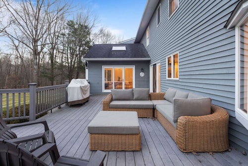 Modern Estate: Theater, Fire Pit & Vibes!