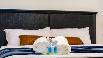 4 bedrooms, desk, iron/ironing board, travel crib