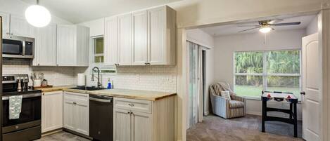 Frigorífic, microones, forn i placa de cuina