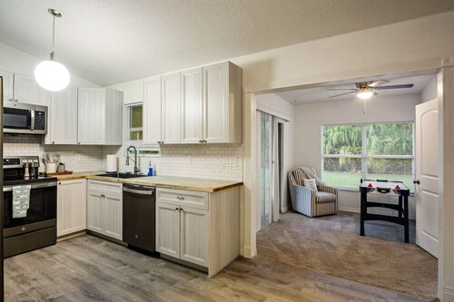 Families and large groups, with TVs in every room