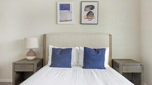 1 slaapkamer, een bureau, een strijkplank/strijkijzer, wifi