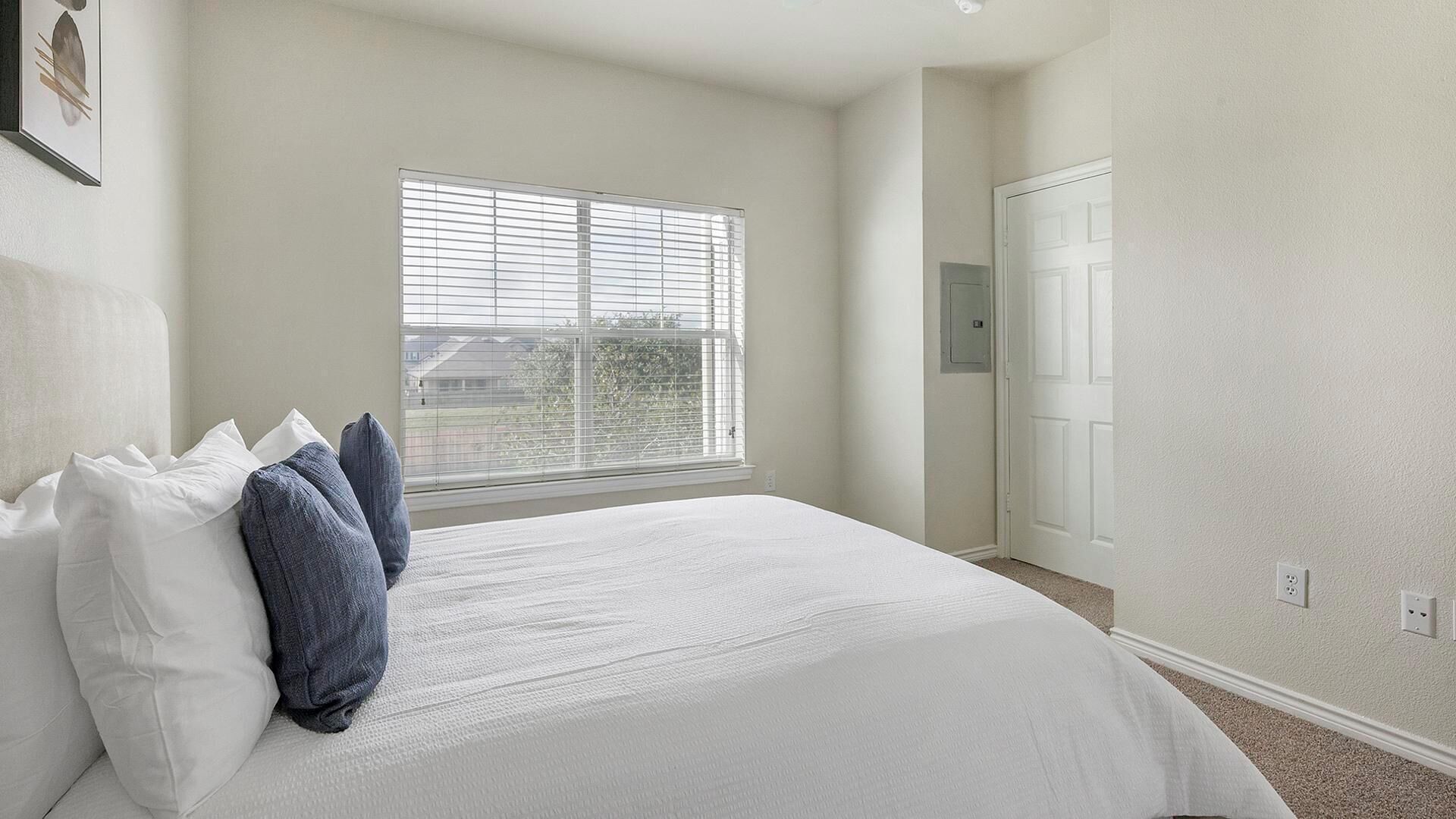 1 bedroom, desk, iron/ironing board, WiFi