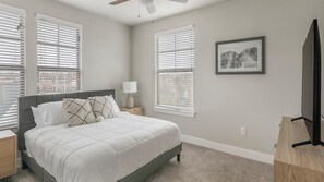 2 bedrooms, desk, iron/ironing board, WiFi