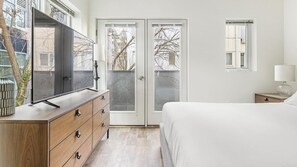 Desk, iron/ironing board, WiFi, bed sheets