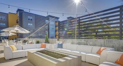 Landing | Stylish 1BD, Courtyard, Pool