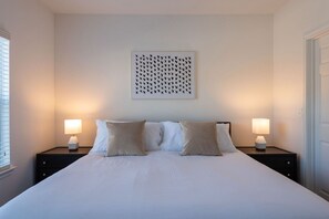 2 bedrooms, desk, iron/ironing board, WiFi - Landing | Stunning 2BD, Gym, Pool (Austin)