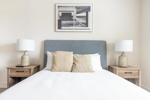 2 Schlafzimmer, Schreibtisch, Bügeleisen/Bügelbrett, WLAN