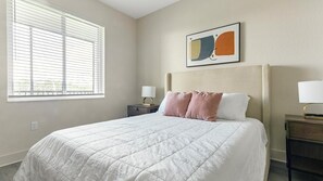 2 Schlafzimmer, Schreibtisch, Bügeleisen/Bügelbrett, WLAN