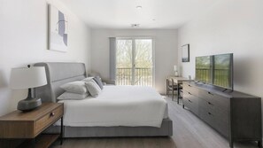 Desk, iron/ironing board, WiFi, bed sheets - Landing | Stylish Studio, Game Room, Gym (Goodyear)