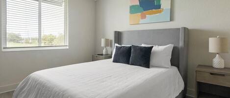 1 dormitorio, escritorio, tabla de planchar con plancha y wifi