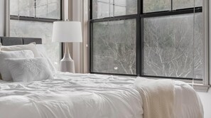 2 bedrooms, desk, iron/ironing board, WiFi - Landing | Chic 2BD, Pool, Courtyard (Direct Placeholder City)