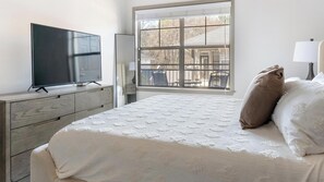 2 bedrooms, desk, iron/ironing board, WiFi