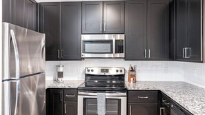 Kühlschrank, Esstisch