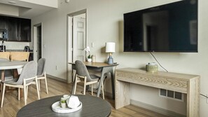 Dining - Landing | Beautiful 2BD, Rooftop Lounge (Fort Myers)